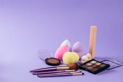 Applying Foundation: Brush Vs. Using A Makeup Sponge